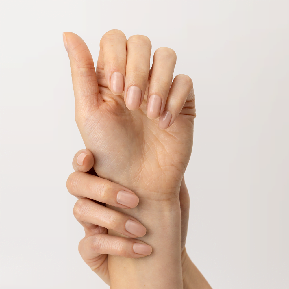 odżywka do panokci peachy pink Eclair Nail na paznokciach